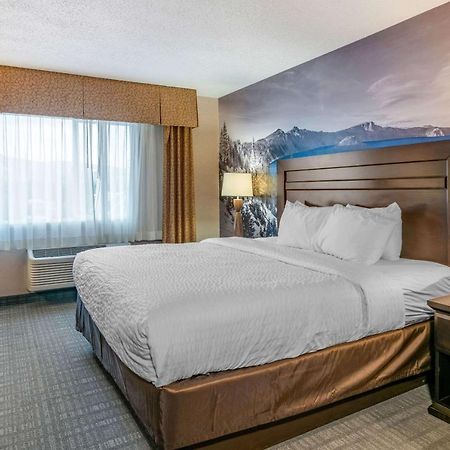 Clarion Pointe Medford Hotel Eksteriør billede