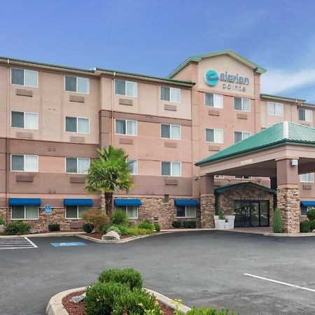 Clarion Pointe Medford Hotel Eksteriør billede