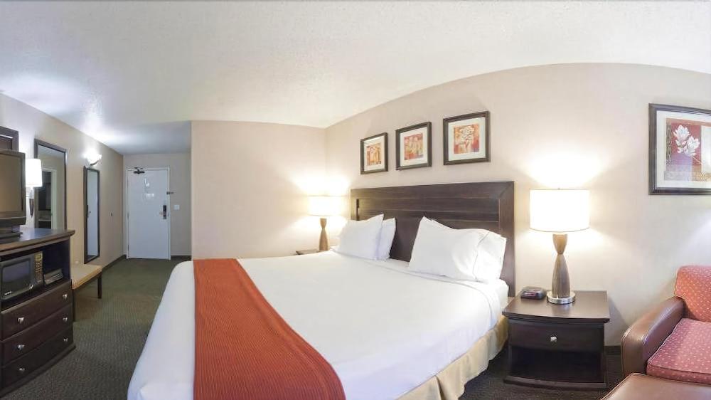 Clarion Pointe Medford Hotel Eksteriør billede