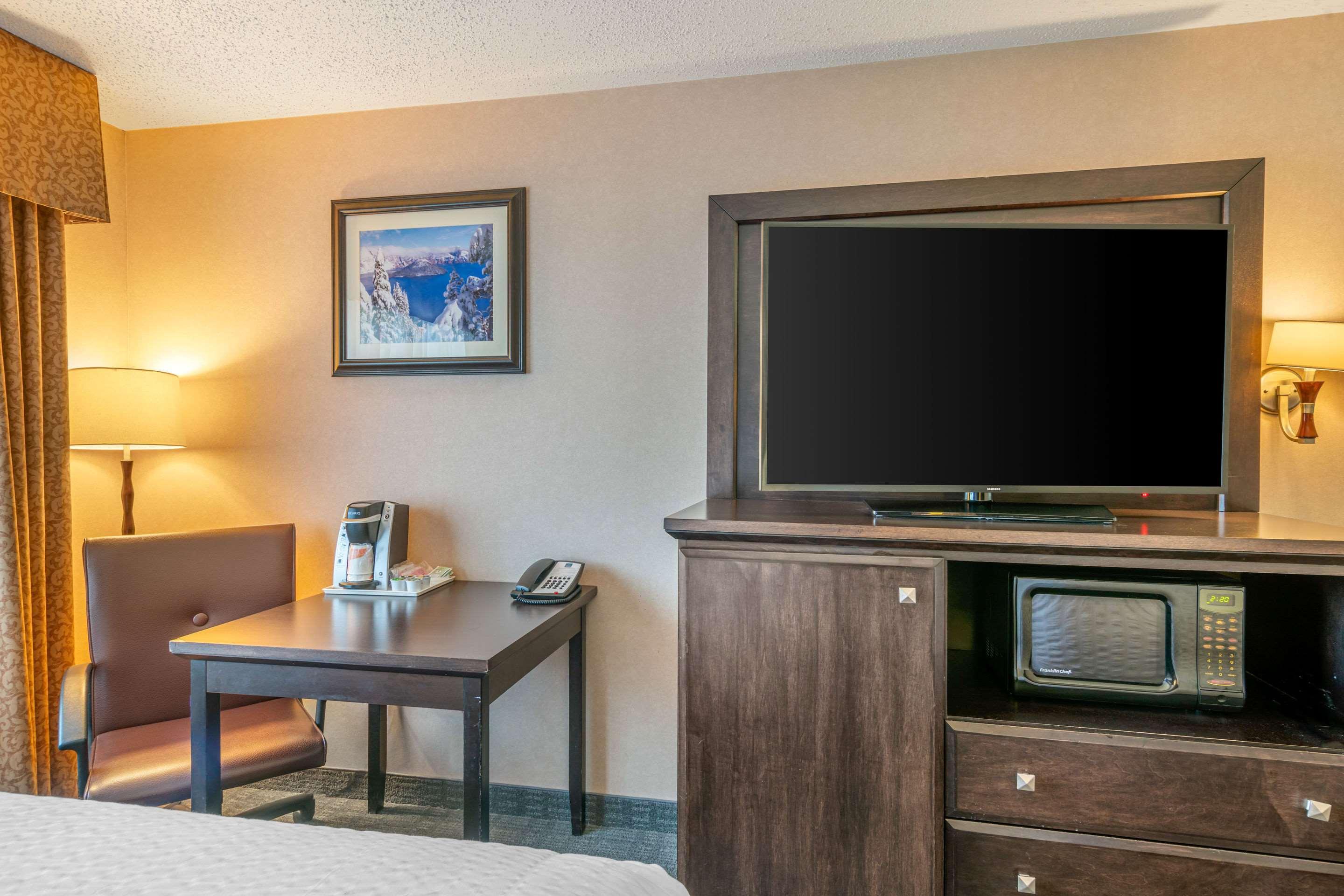 Clarion Pointe Medford Hotel Eksteriør billede