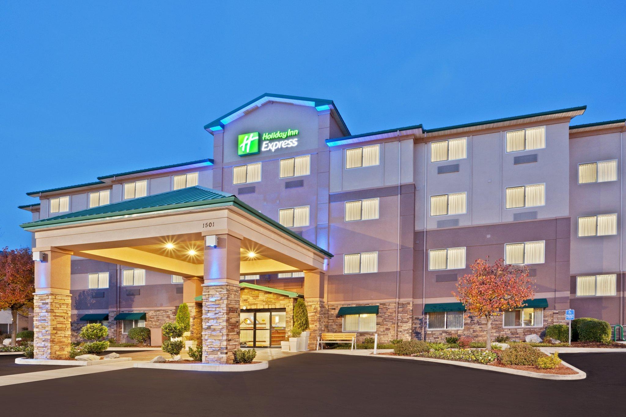 Clarion Pointe Medford Hotel Eksteriør billede