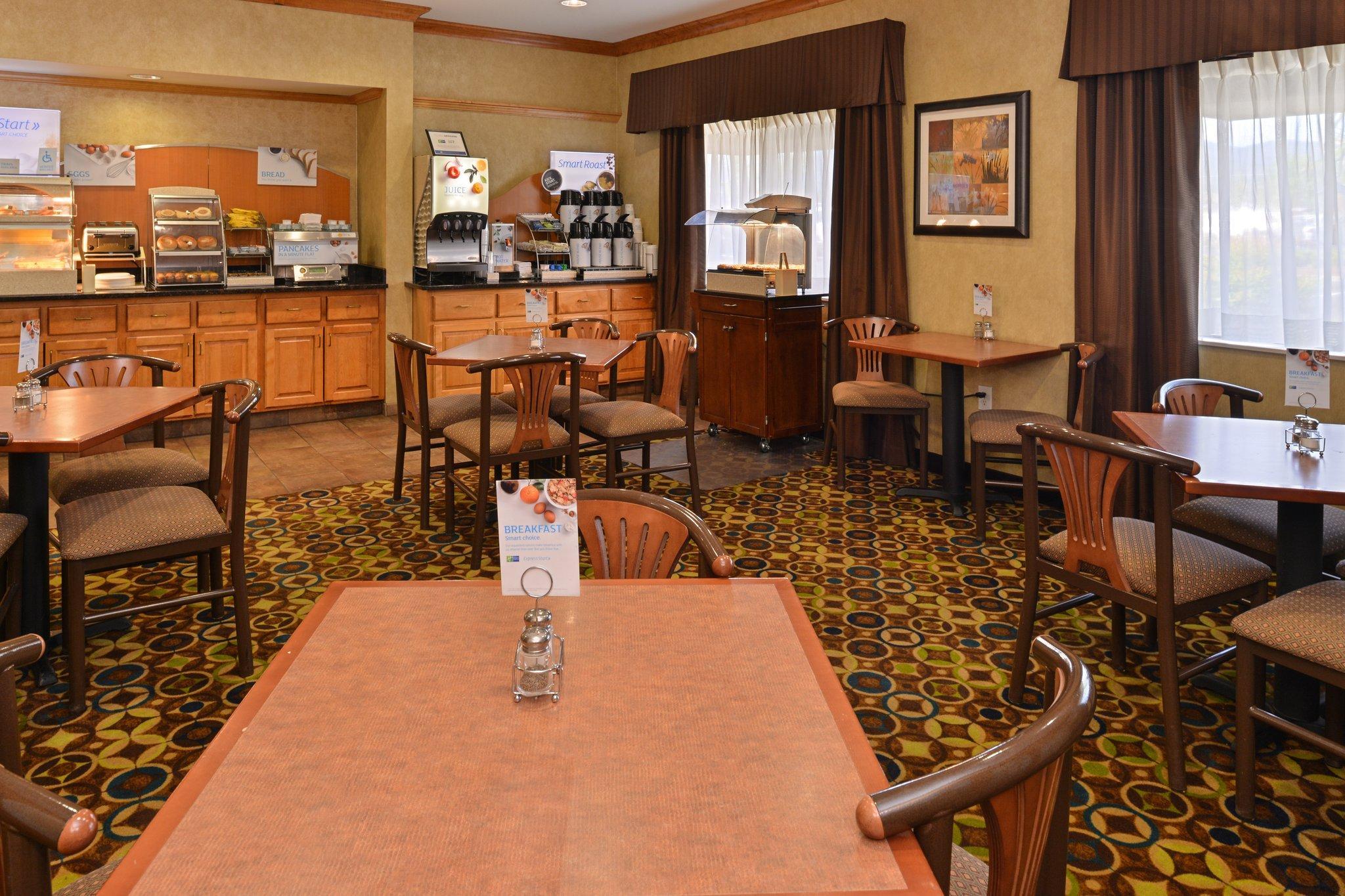 Clarion Pointe Medford Hotel Eksteriør billede
