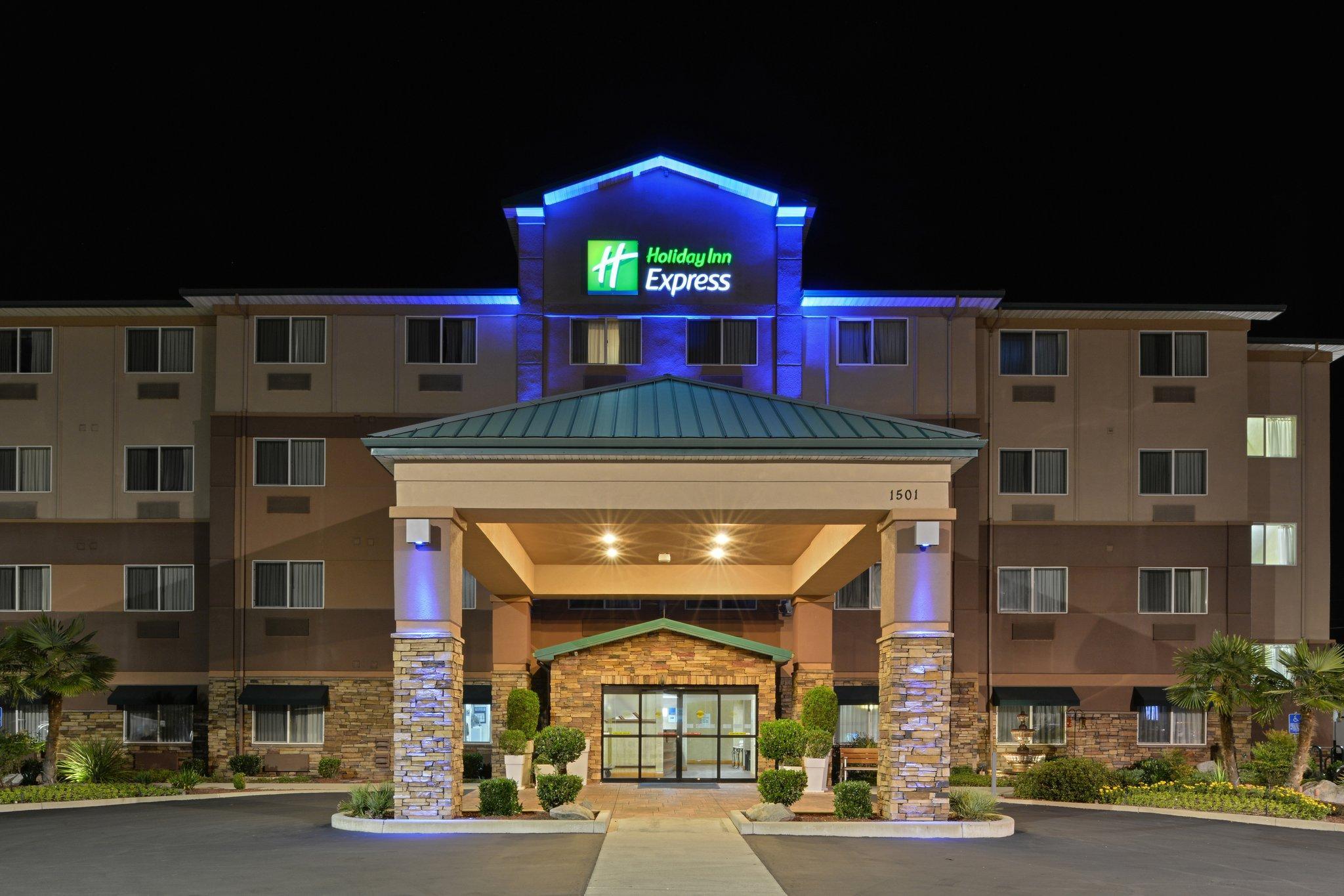 Clarion Pointe Medford Hotel Eksteriør billede