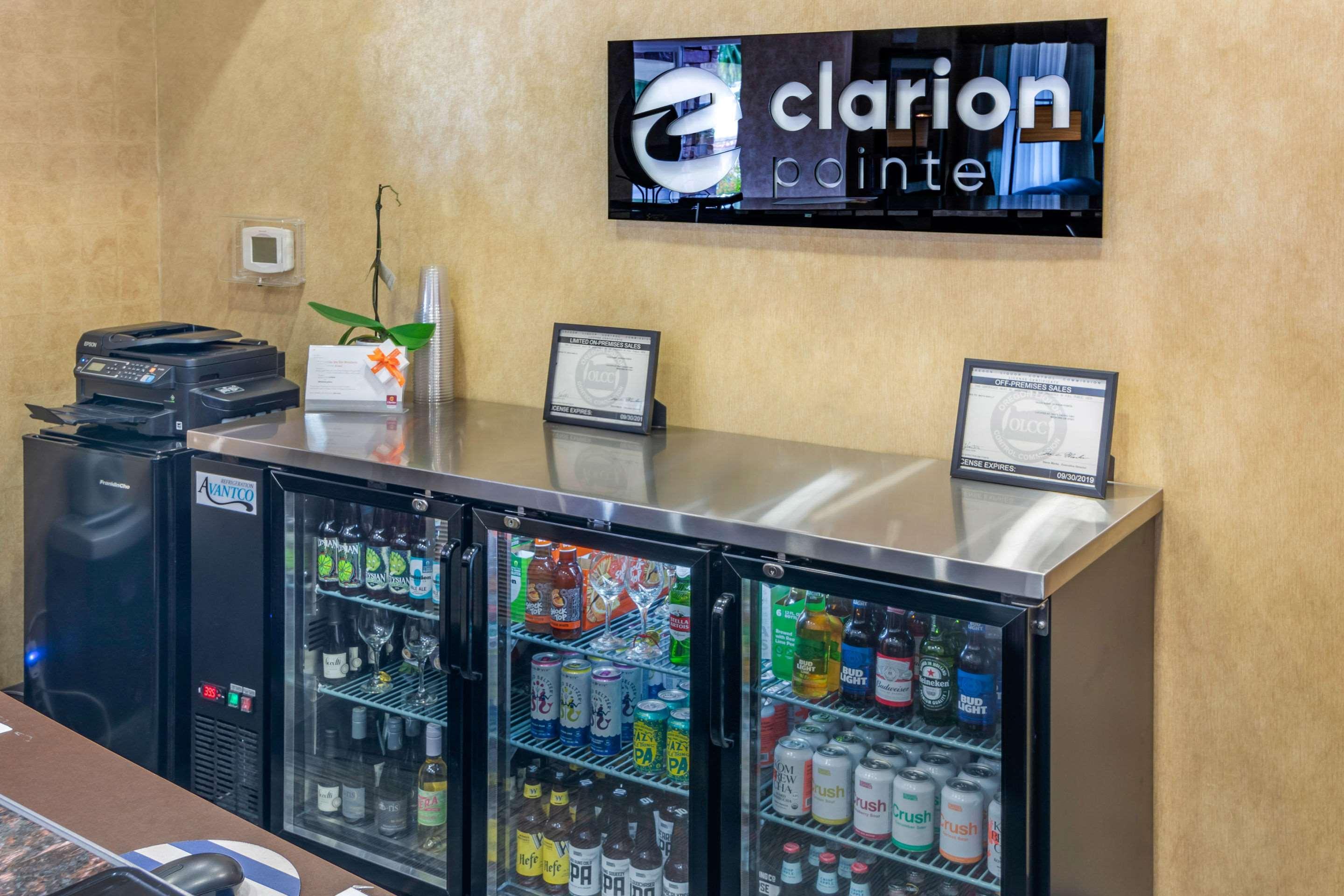Clarion Pointe Medford Hotel Eksteriør billede