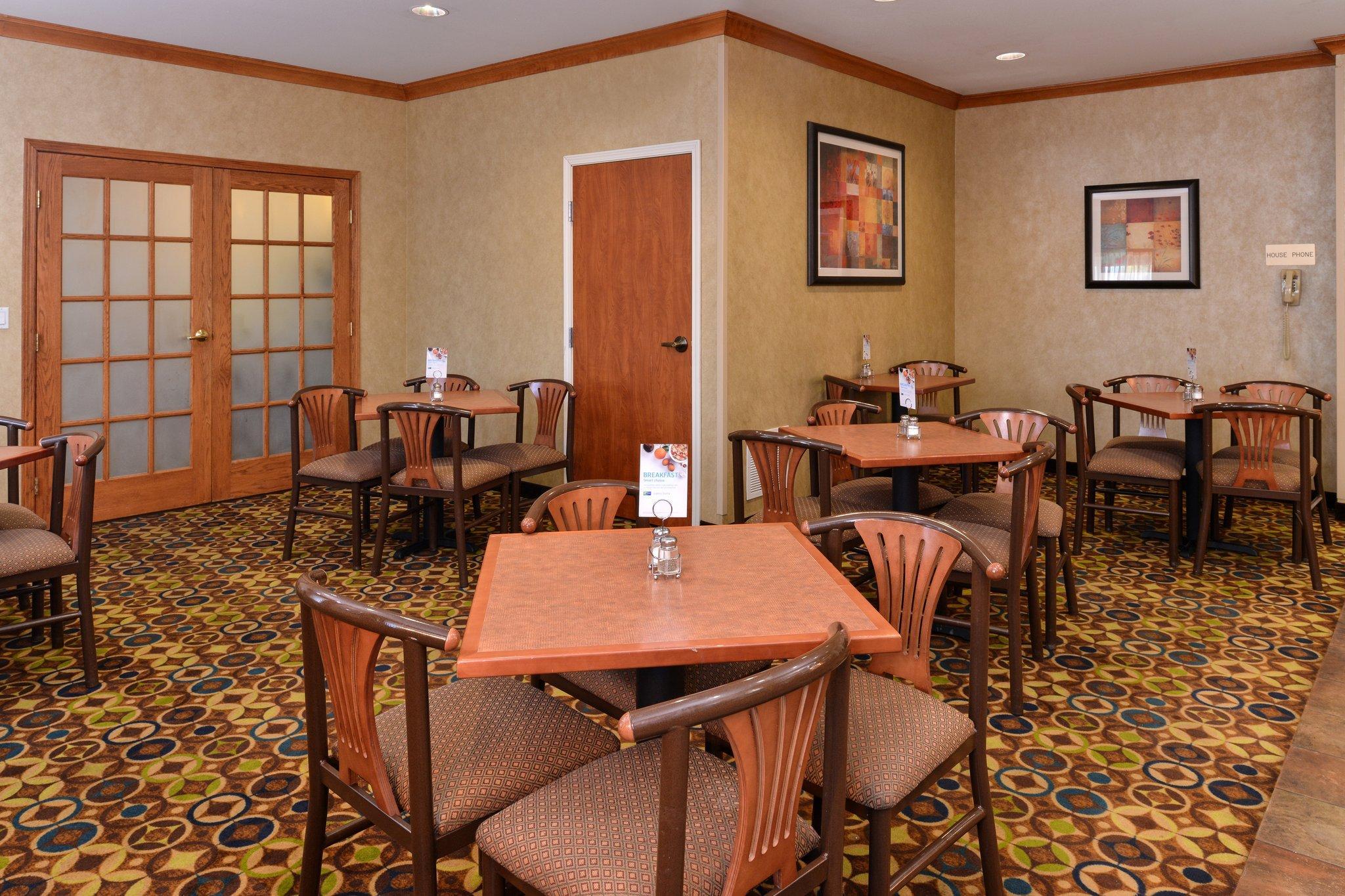 Clarion Pointe Medford Hotel Eksteriør billede