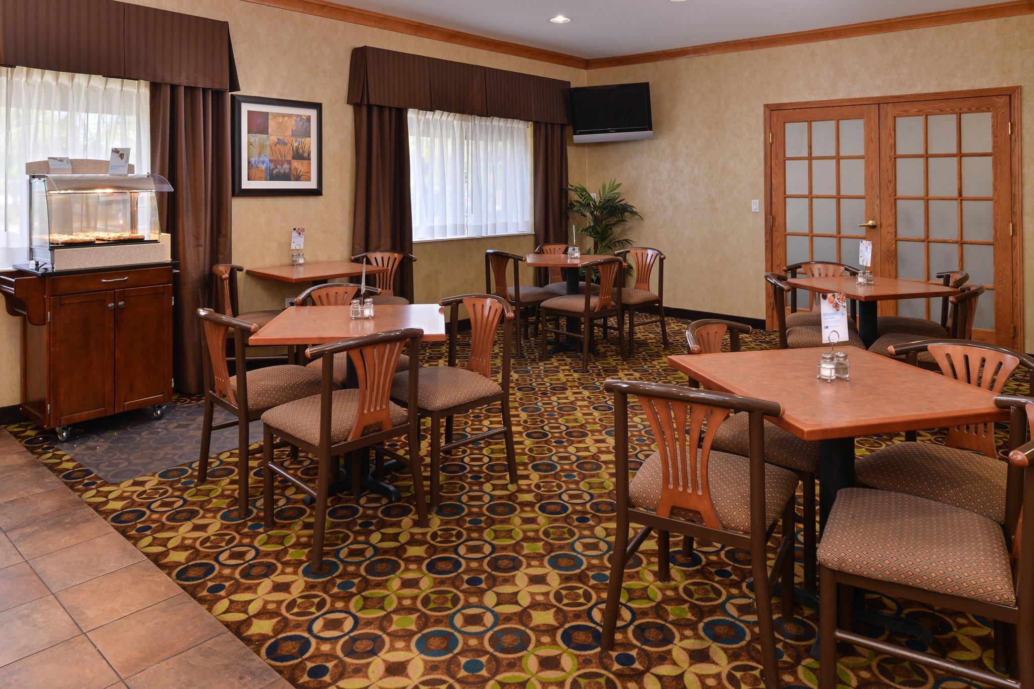Clarion Pointe Medford Hotel Eksteriør billede