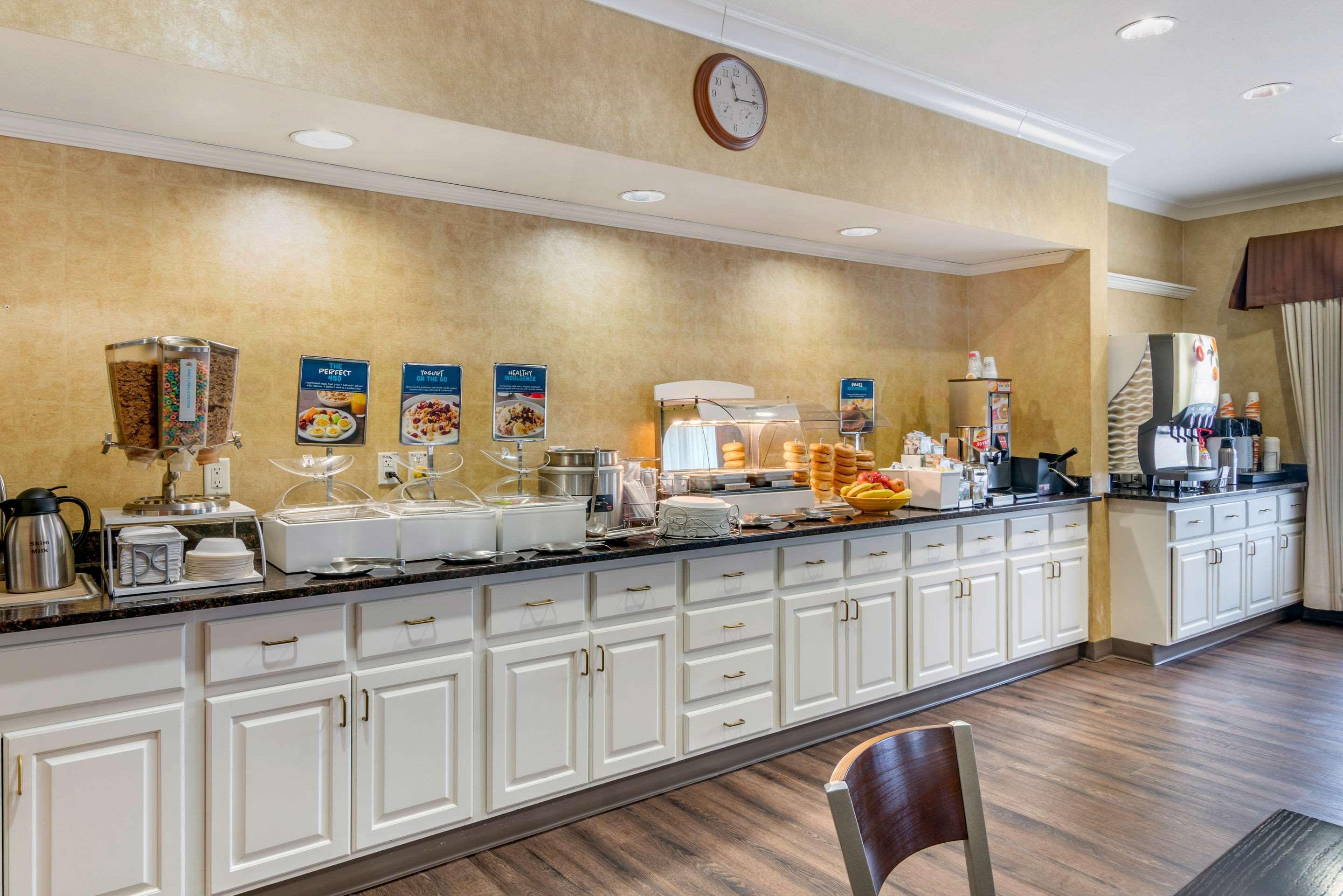 Clarion Pointe Medford Hotel Eksteriør billede