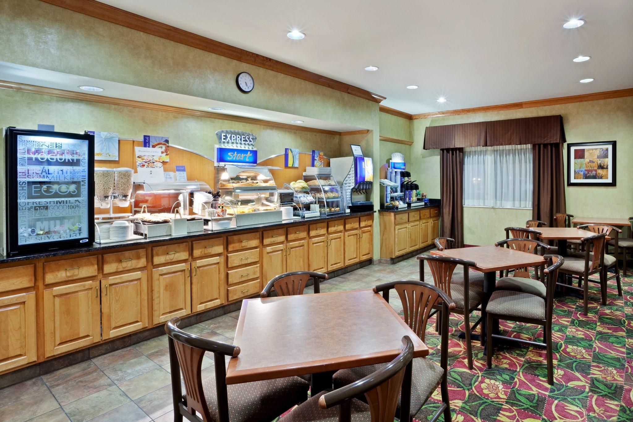 Clarion Pointe Medford Hotel Eksteriør billede