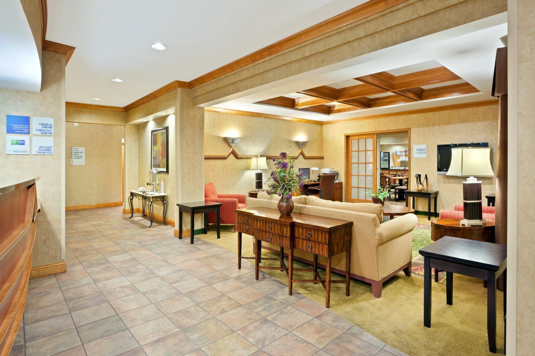 Clarion Pointe Medford Hotel Eksteriør billede