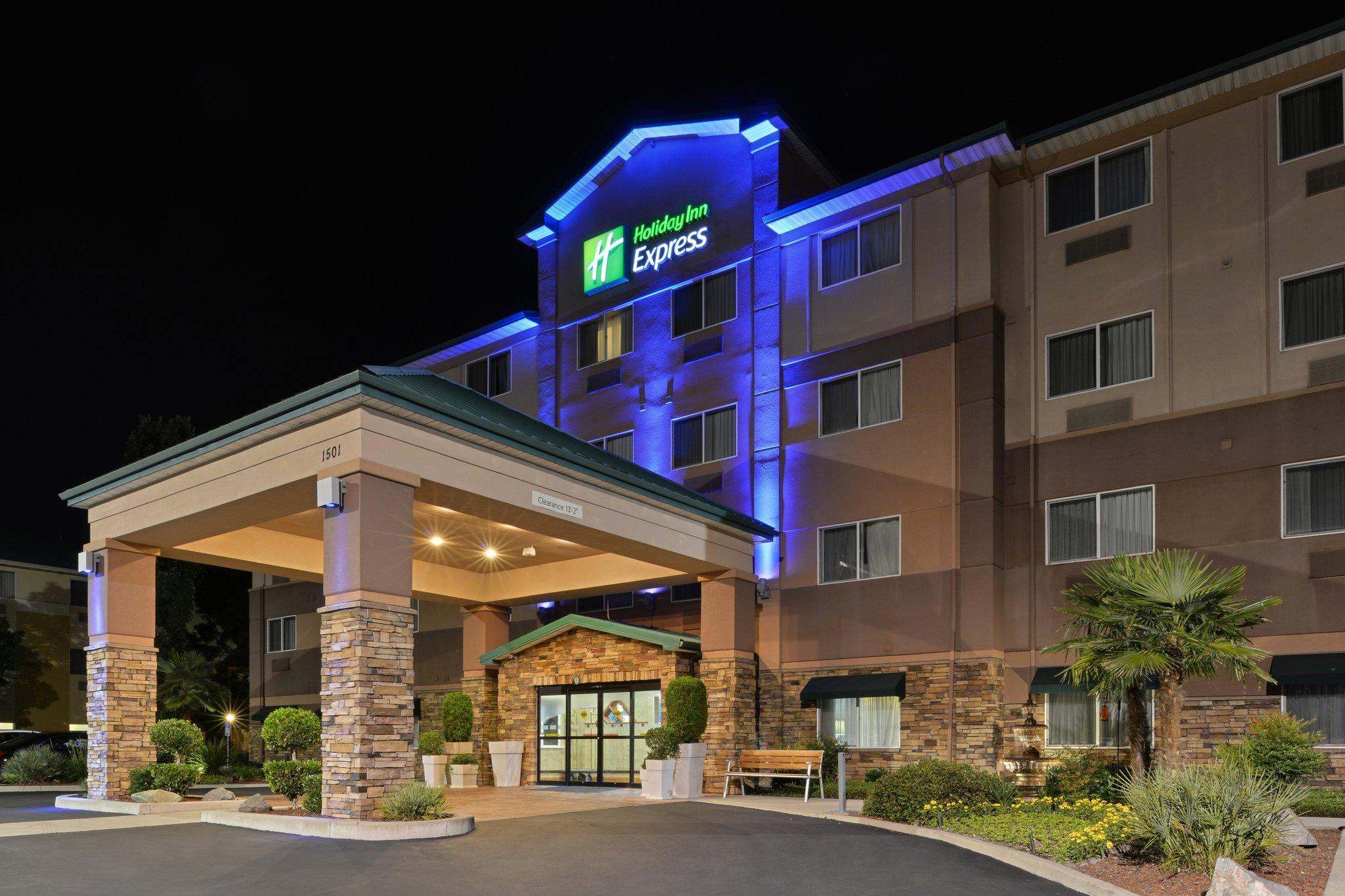 Clarion Pointe Medford Hotel Eksteriør billede