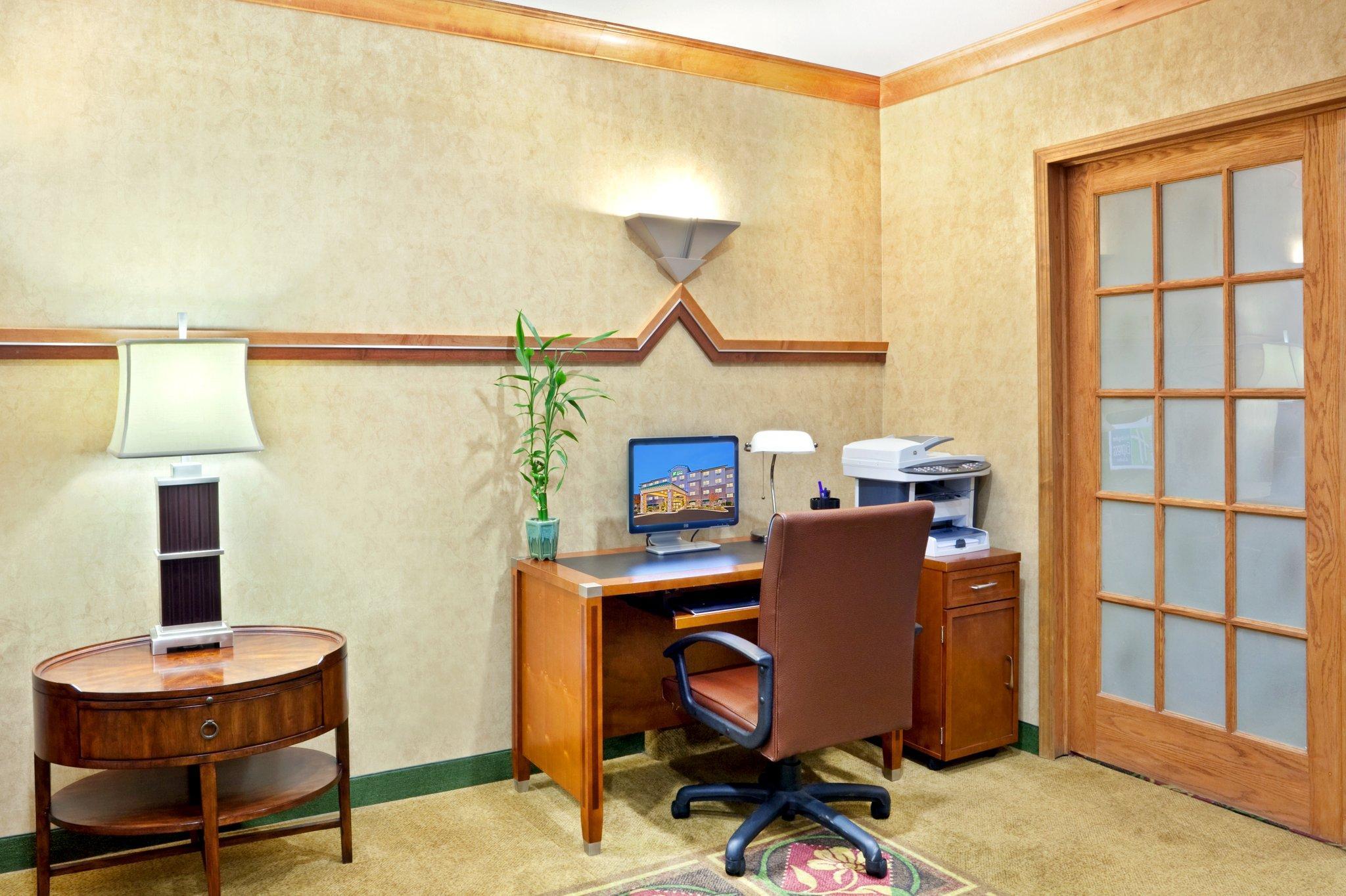 Clarion Pointe Medford Hotel Eksteriør billede