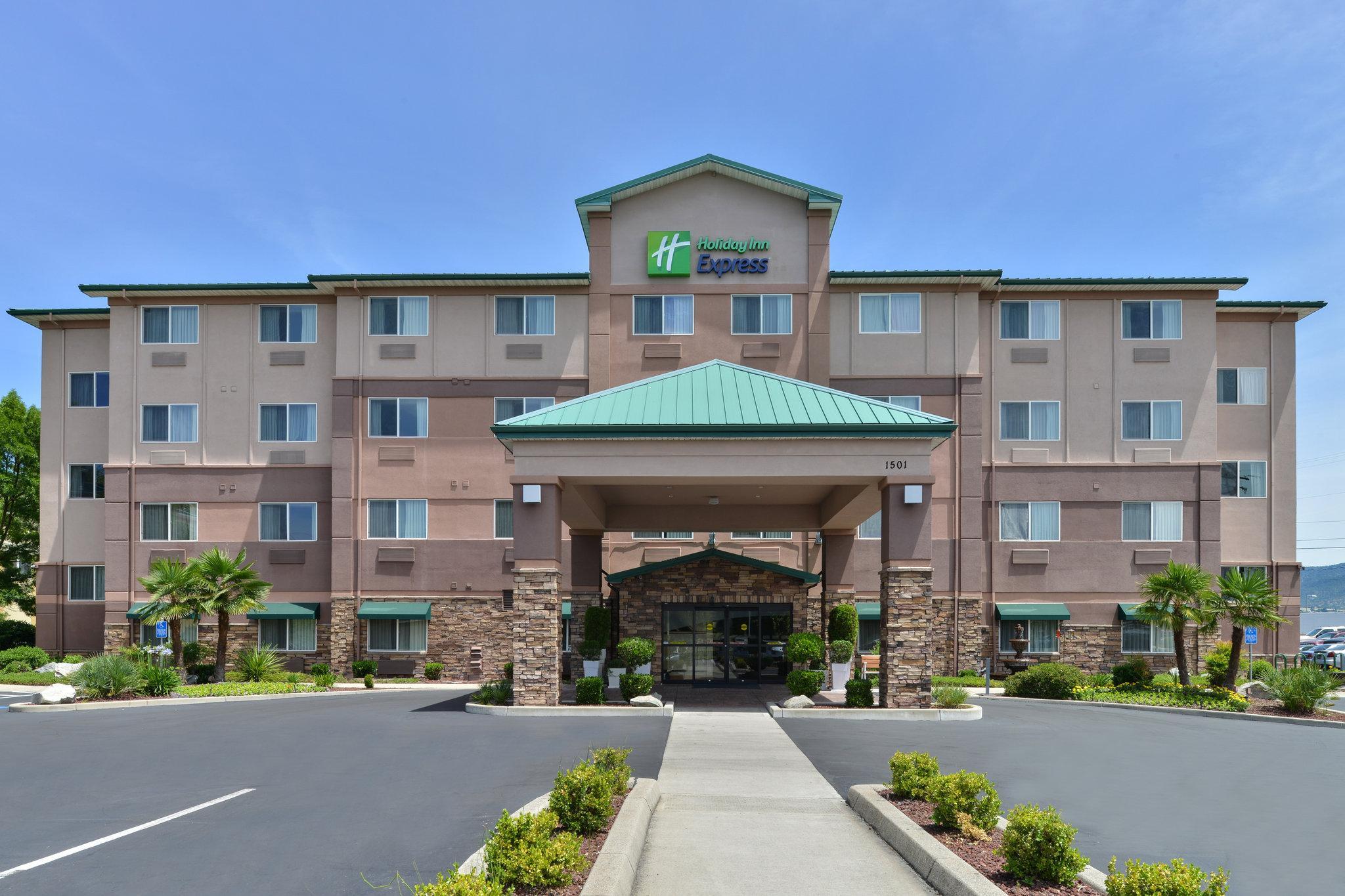 Clarion Pointe Medford Hotel Eksteriør billede