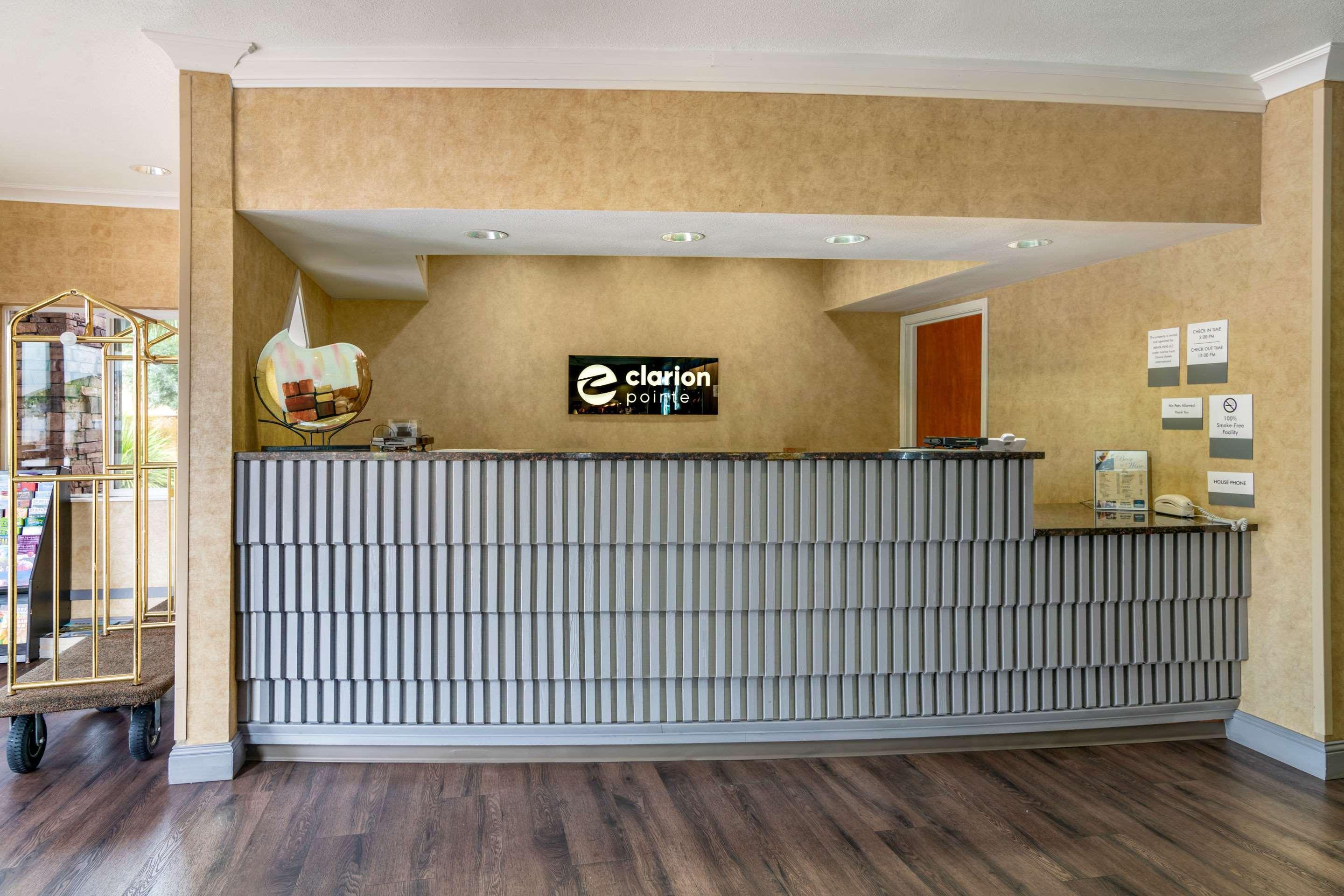 Clarion Pointe Medford Hotel Eksteriør billede
